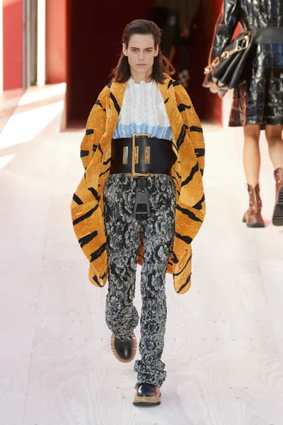Look 40